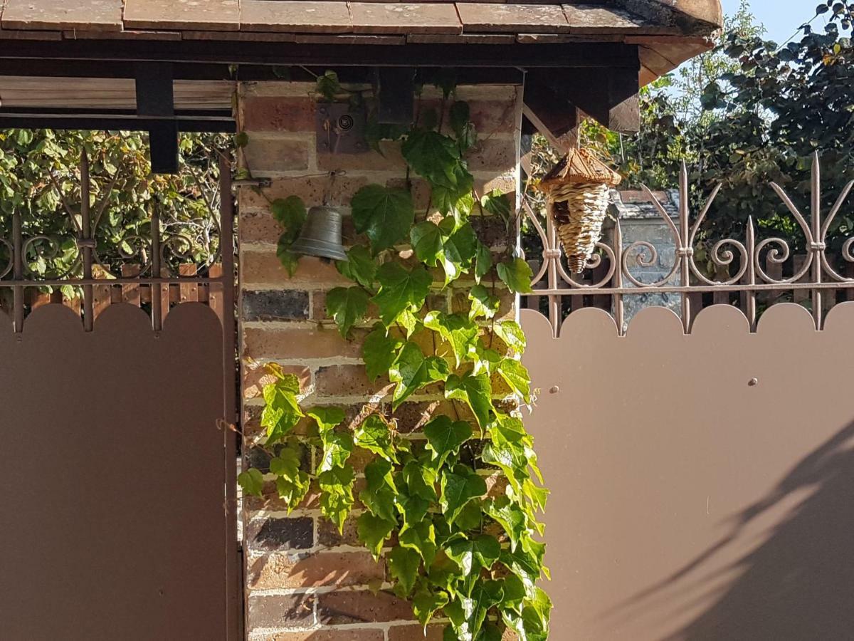 La Montignonne Appartement Montigny-sur-Loing Buitenkant foto